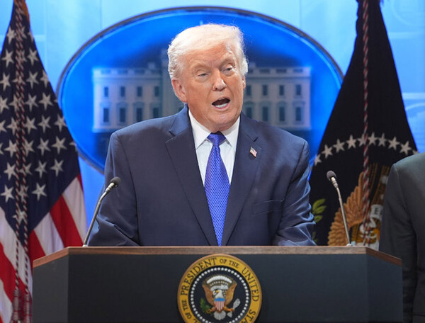 ▲ 도널드 트럼프 미국 대통령이 20일(현지 시간) 백악관에서 대법원 관세 판결 관련 기자회견을 열고 발언하고 있다. /뉴시스