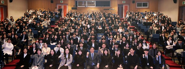 ▲ 도성훈 인천시교육감, 3월 1일자 신규교사 임명장 수여식.