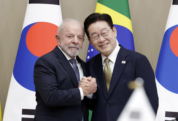 ▲ 기념촬영 하는 이재명 대통령-룰라 브라질 대통령. /뉴시스