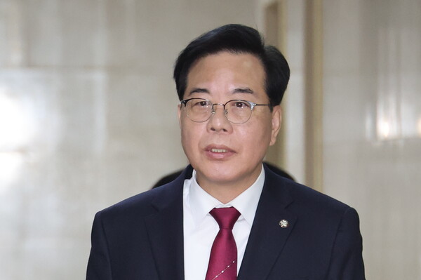 ▲ 원내대표 회동 위해 이동하는 송언석. /뉴시스