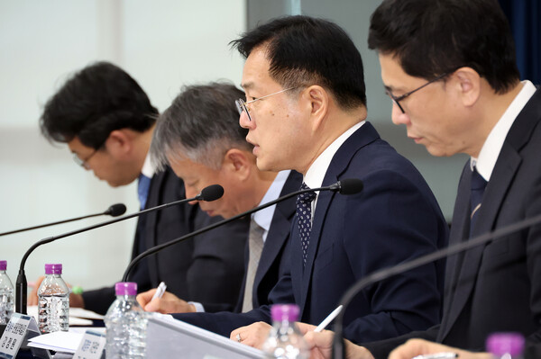 ▲ 강정원 문화체육관광부 관광정책실장이 지난 24일 세종시 정부세종청사에서 바가지요금 근절 대책을 발표하고 있다. /뉴시스