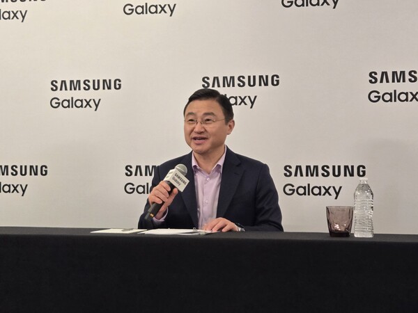 ▲ 노태문 삼성전자 대표이사 사장(DX부문장)이 25일(현지시각) 미국 샌프란시스코에서 진행된 '갤럭시 언팩 2026' 행사 이후 국내 언론과 기자간담회를 진행하고 있다. /뉴시스