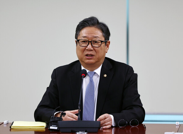 ▲ 부동산 정책 간담회하는 황희 민주당 서울시당 지선기획단장. /뉴시스