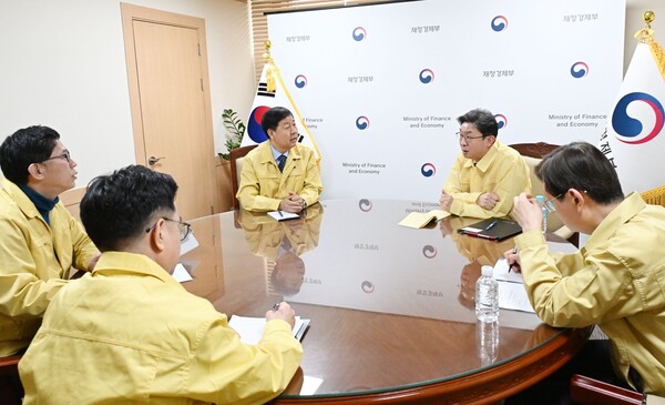 ▲ 구윤철 경제부총리 겸 재정경제부 장관은 1일 국세청의 가상자산 마스터키 유출 사건과 관련해 "정부·공공기관이 보유·관리 중인 디지털자산에 대한 점검과 보안 강화 대책을 마련하겠다"고 밝혔다. /뉴시스