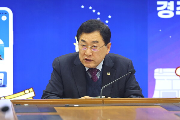 ▲ 주낙영 경주시장이 3일 시청 영상회의실에서 열린 국·소·본부장회의에서 주요 현안사업에 대해 발언하고 있다.