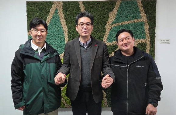 ▲ 광명도시공사 한정광 경영관리본부장(가운데), 전국노동평등노동조합 광명도시공사지부 한상길 지부장(우측), 광명도시공사 김우진 사무국장(좌측).