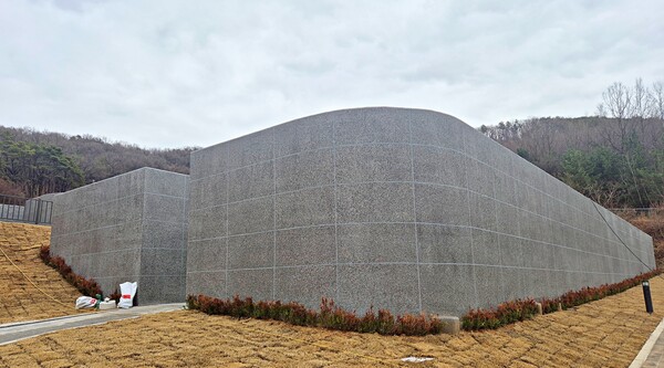 ▲ 함백산추모공원 봉안담.